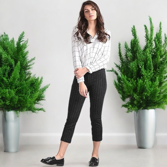 GAP Women White Windowpane Plaid Wrap-Front Shirt - Picture 2 of 16